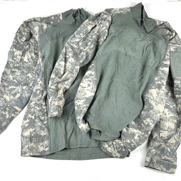 Massif Army Combat Shirt Camo Men’s Size Small Base Layer Team Soldier Set Of 2 - Picture 1 of 6